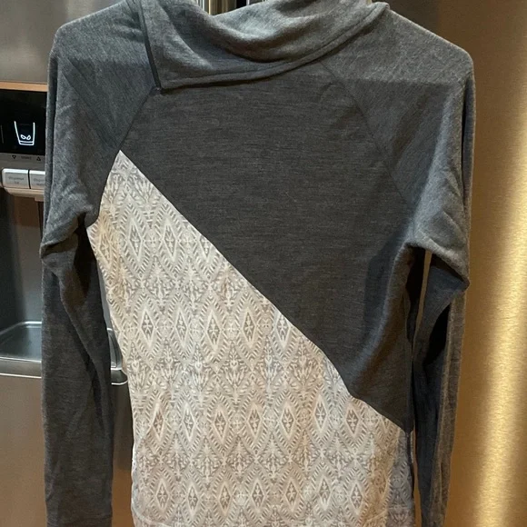 Smartwool Charcoal and Cream Patterned Top - Retail $125! - Picture 5 of 7